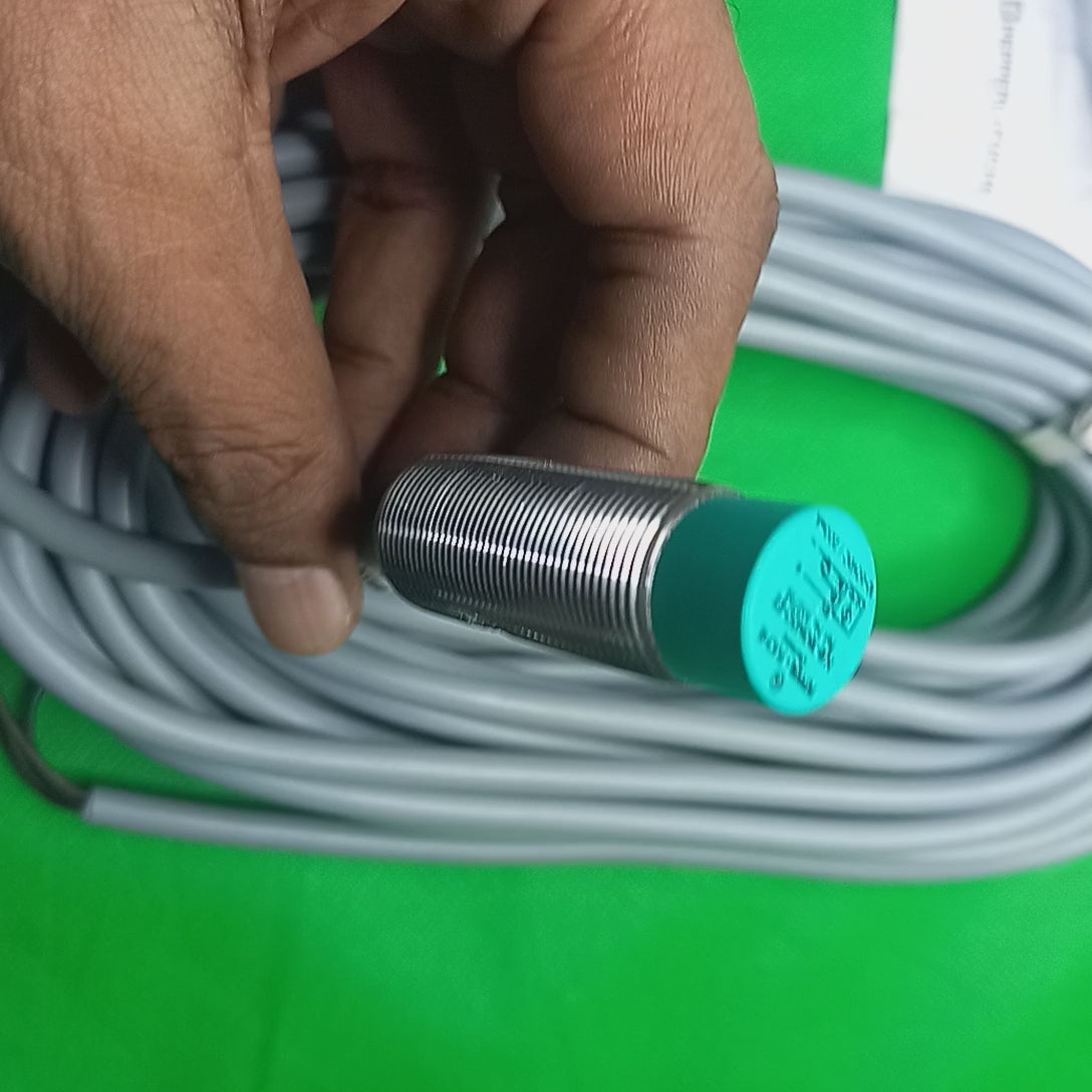 video of NJ8-18GM50-E2, Inductive sensor, NO, PNP, 8mm, on-Flush