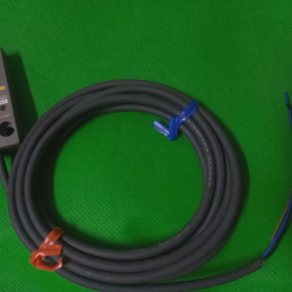 Video featuring TL-W5F1, Proximity Switch, PNP, NO, 12-24Vdc, made in Japan. 