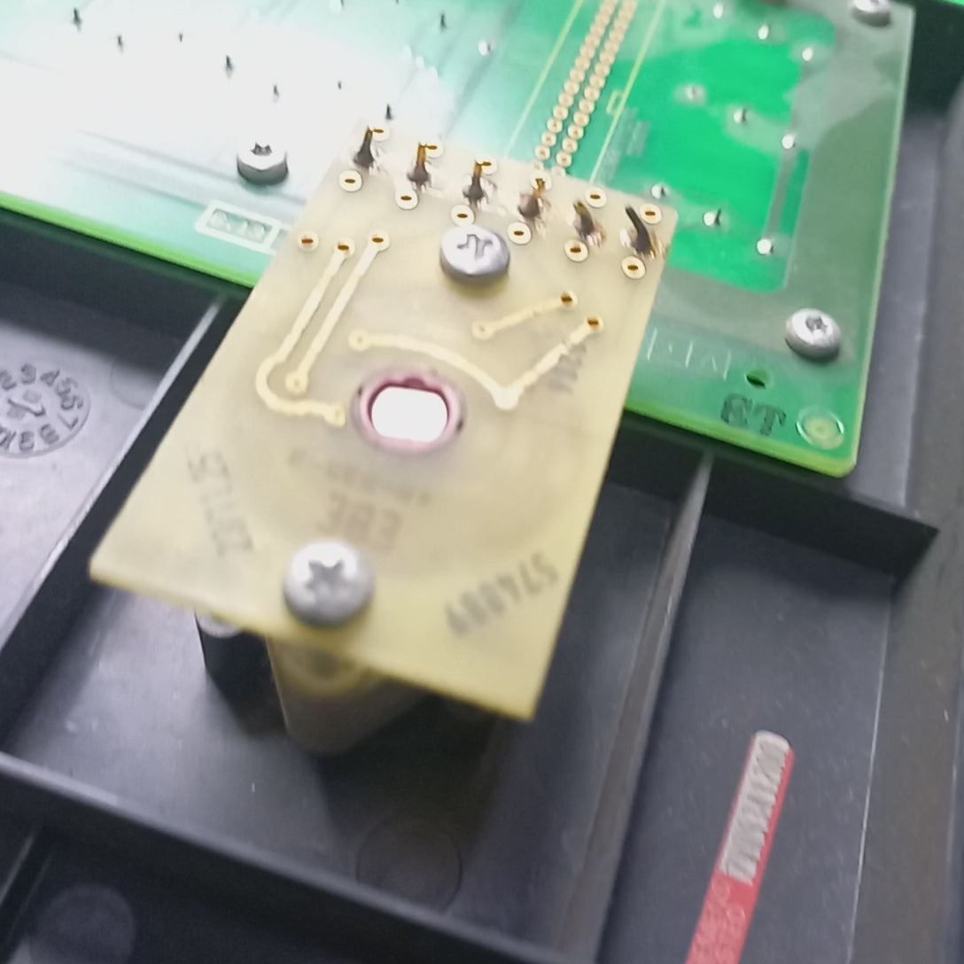 MCP Switches side photo Siemens 6FC5603-0AD00-0AA2 MCP for Sinumerik 892D, Mounted next to display.