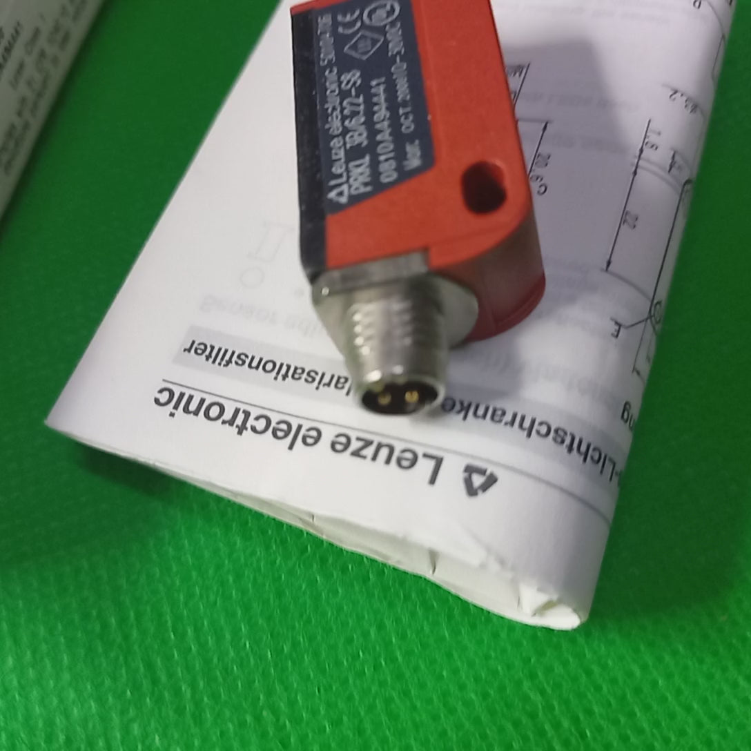 Unboxing view PRKL 3B/6.22-S8, Part no.: ; 50104706, Polarized retro-reflective photoelectric sensor