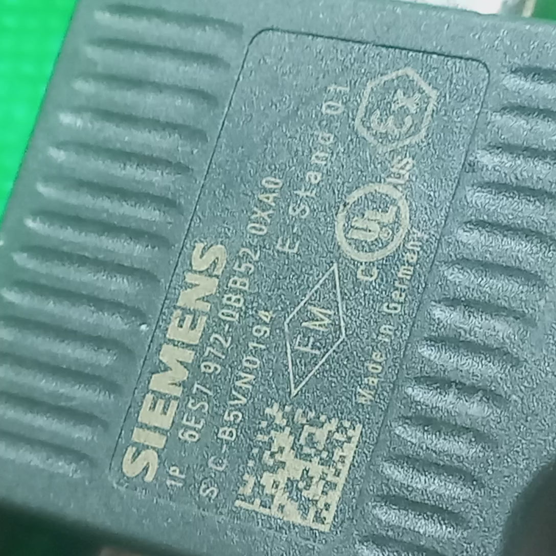 Video Siemens profibus connector 6ES7972-0BB52-0XA0
SIMATIC DP, Connection plug for PROFIBUS up to 12 Mbit/s 90° cable outlet, Insulation displacement method FastConnect, With PG receptacle 15.8x 59x 35.6 mm