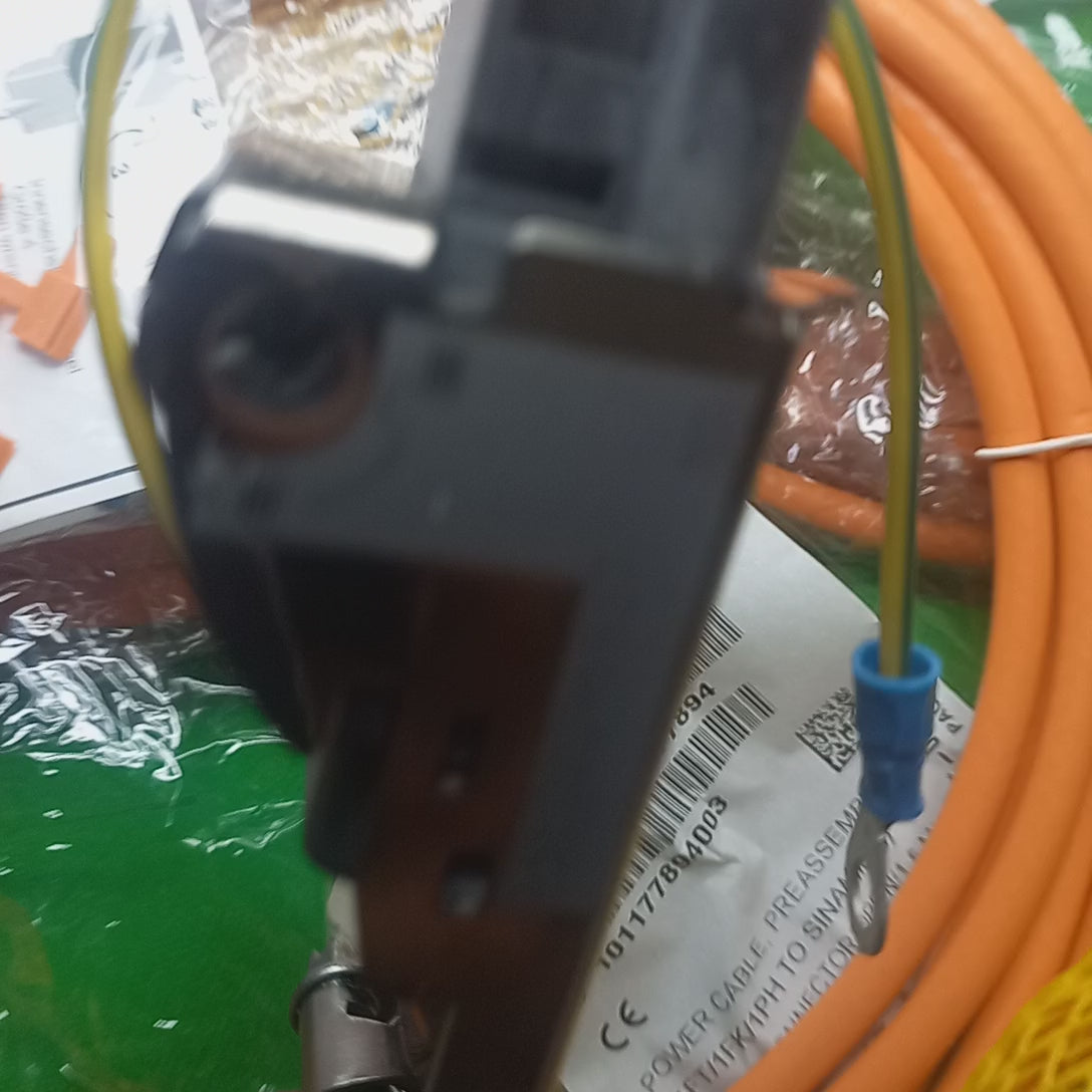 Video original Siemens POwer cable with Connectors showing Unboxing 