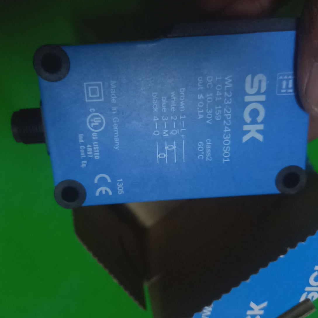 video showing details of Sick W23-2, WL23-2P2430S01, 1041159_Reliable detection of stretch foil wrapped pallets