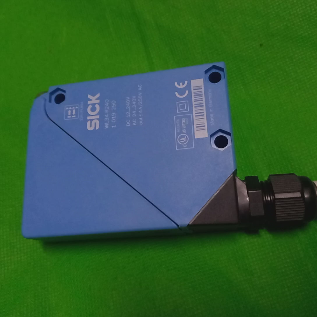 video showing all features of WL34-R240 ; ID 1 019 250 ; W34 Series, Photoelectric retro-reflective sensor,