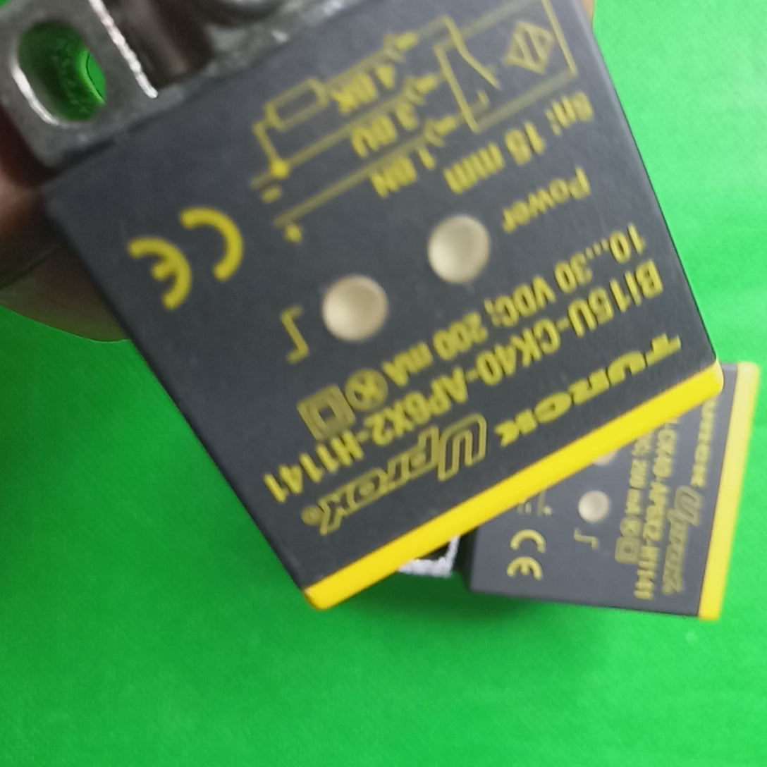 video unboxing of TurckBi15U-CK40-AP6X2-H1141