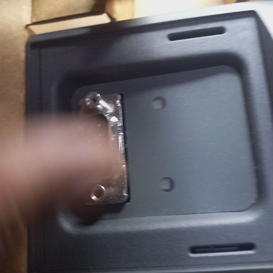 Video shows unboxing of Micromaster 4 6SE6400-1PC00-0AA0 PC Inverter kit