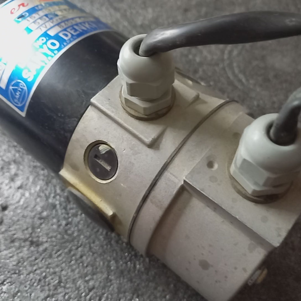 Video showing features of Sanyo U835T082 Super U DC servo Motor, 350W,