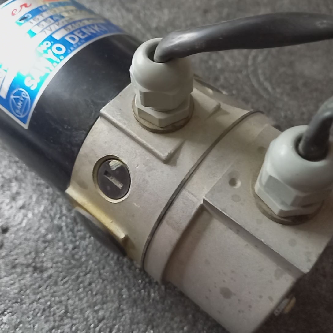 Video showing features of Sanyo U835T082 Super U DC servo Motor, 350W,